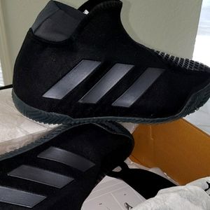 Adidas tennis shoes